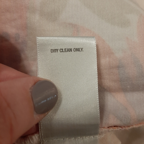 Dressbarn dress size 18 white with red and purple flowers - Picture 9 of 9